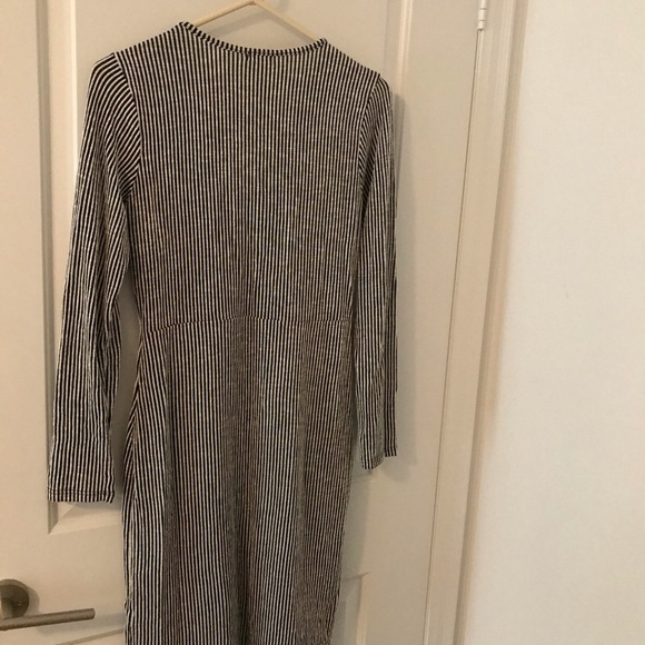 Stripped long sleeve dress, assymetrical buttons - Picture 4 of 4